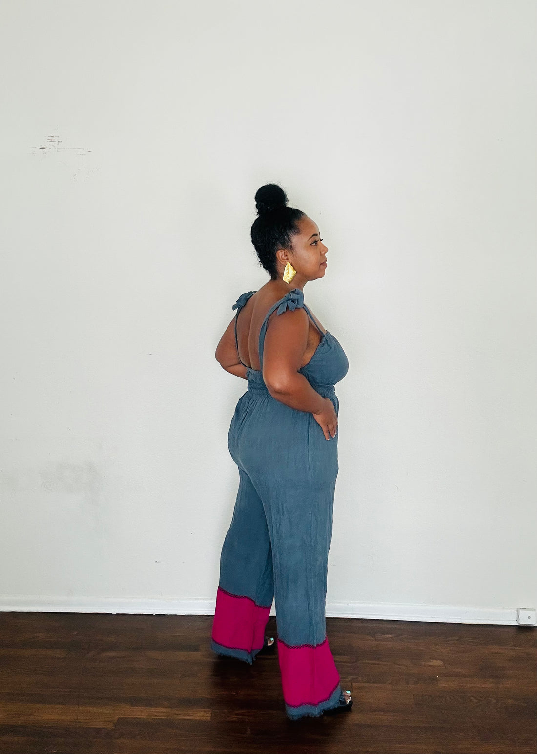Handmade in Ethiopia from 100% cotton, the Sebie Jumpsuit in Midnight Bloom blends this season’s trending blue slate with a bold fuchsia pink hem for an effortlessly chic statement.