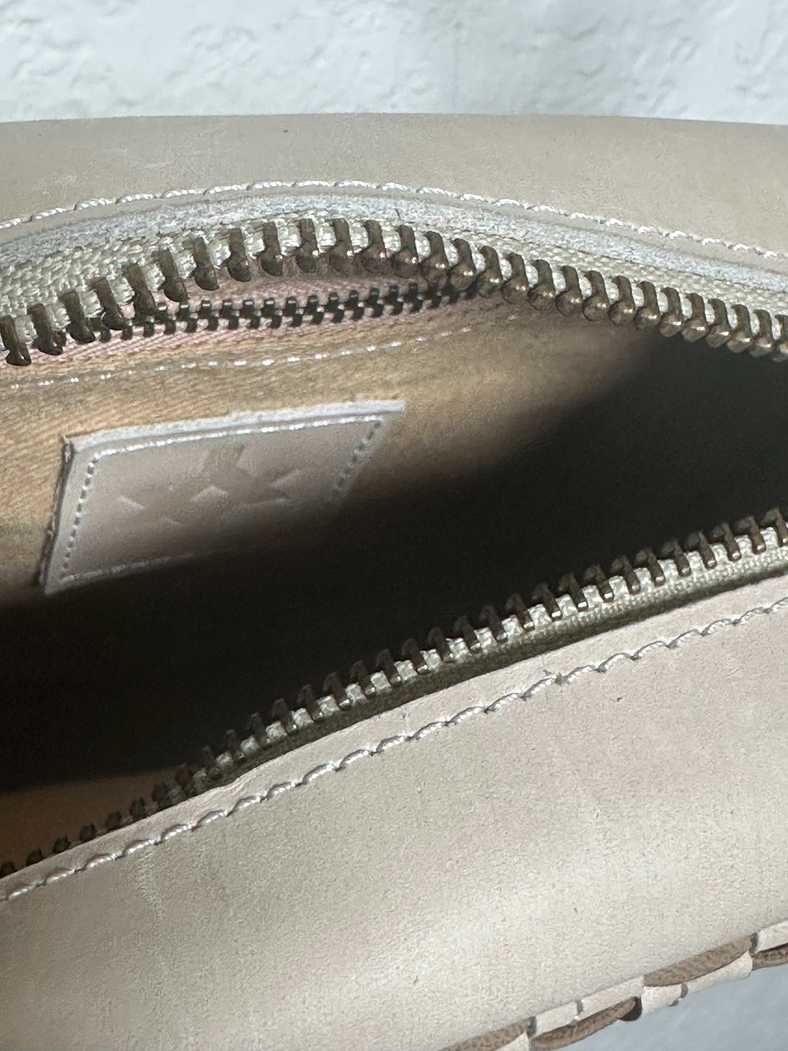 ShopYego Gode Bag Sahara Dune – artisan leather crossbody with off-white and sand checkered weave, versatile shoulder or crossbody wear, handmade in Ethiopia