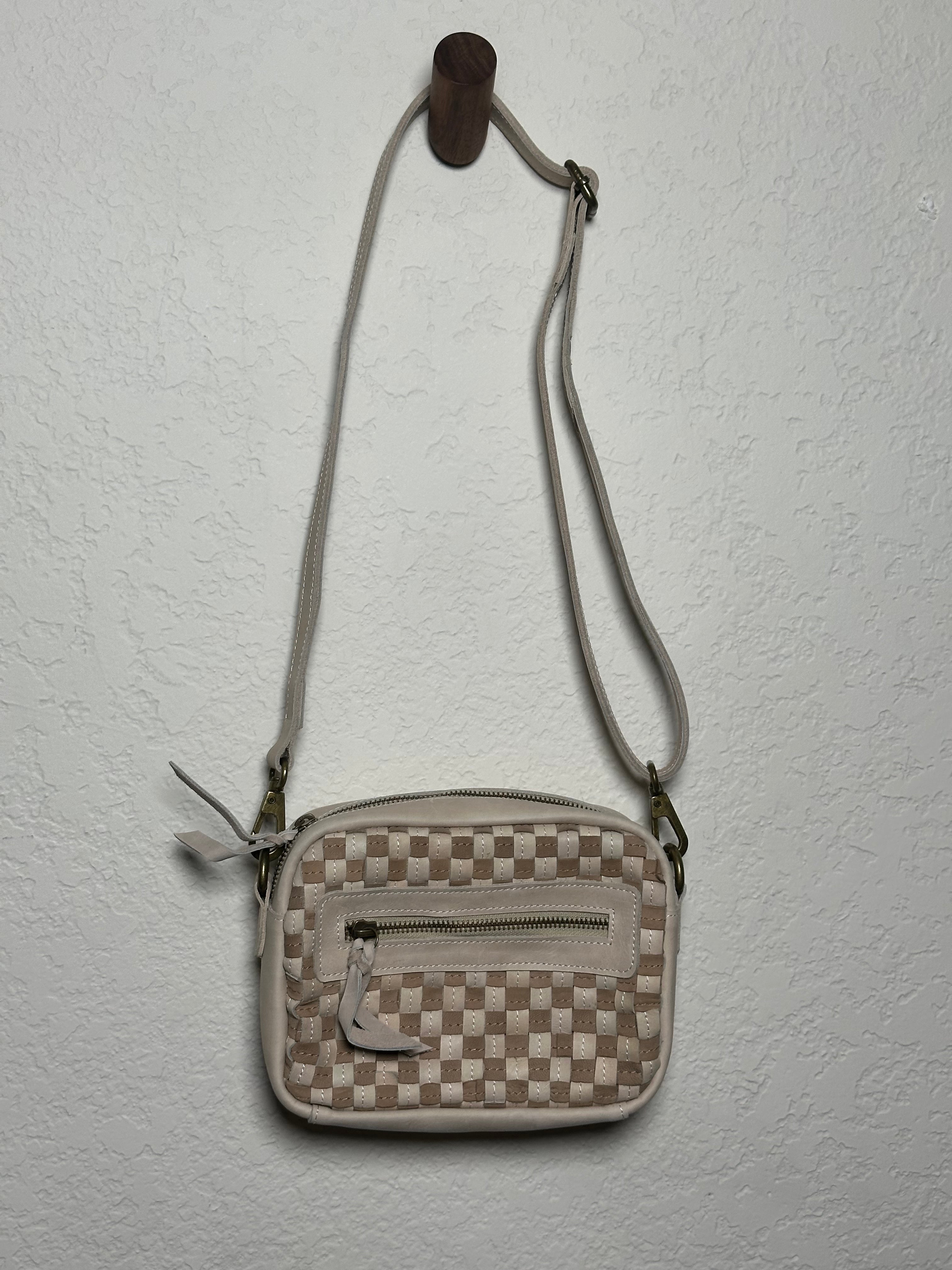 ShopYego Gode Bag Sahara Dune – artisan leather crossbody with off-white and sand checkered weave, versatile shoulder or crossbody wear, handmade in Ethiopia