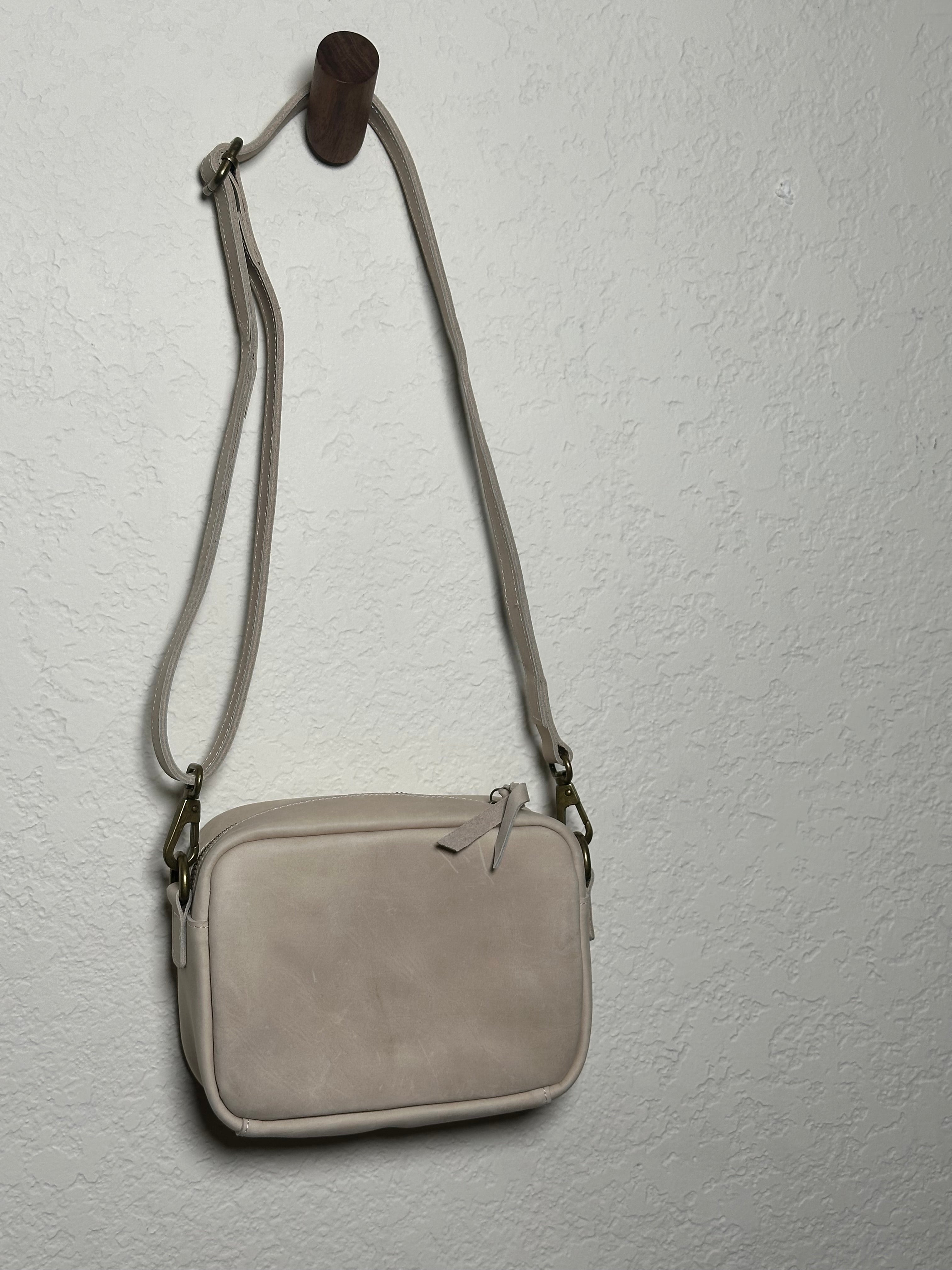 ShopYego Mini Camera Gode Bag Sahara Dune – artisan leather crossbody with off-white and sand checkered weave, versatile shoulder or crossbody wear, handmade in Ethiopia