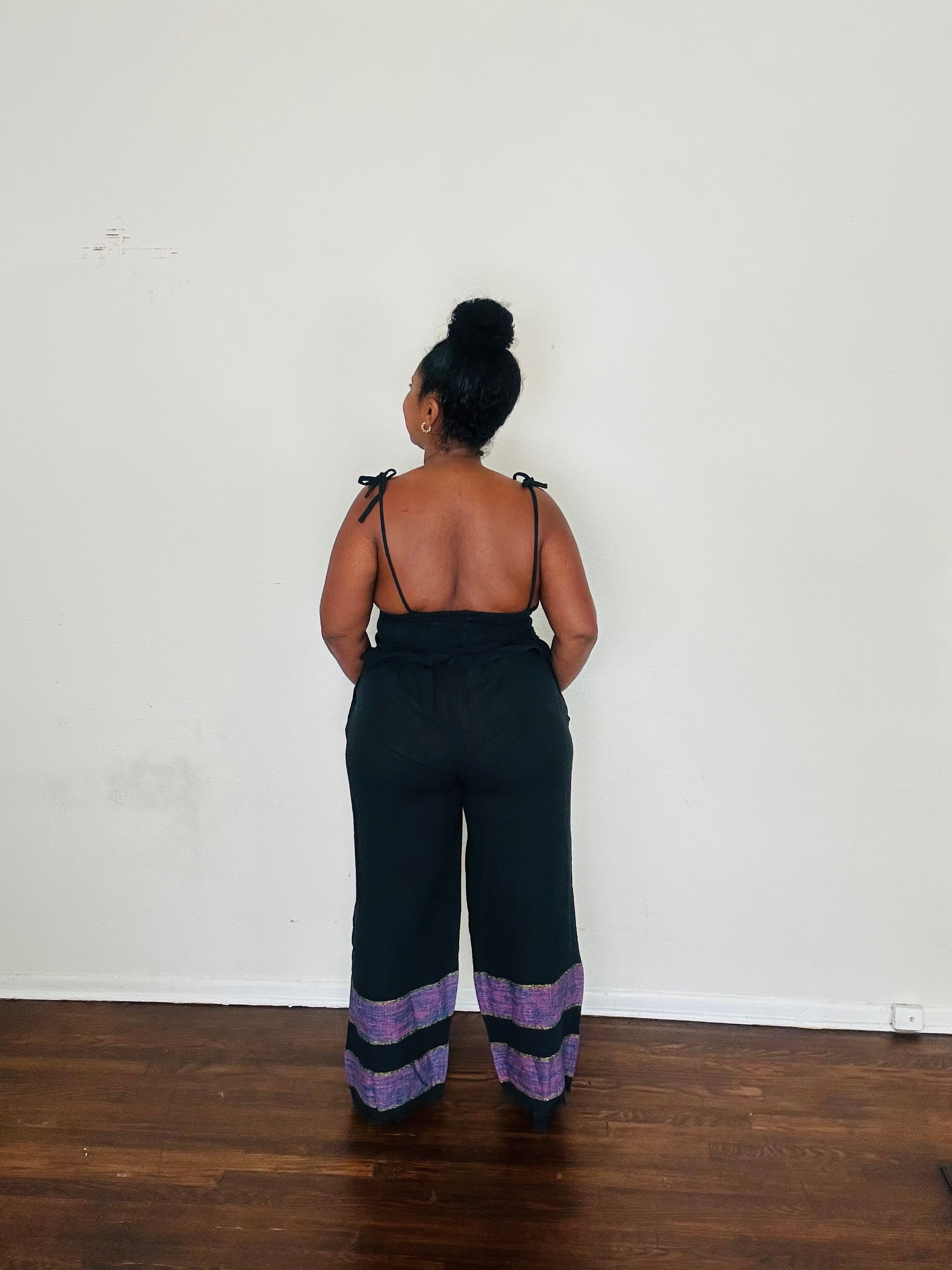 Rahel Pants Noir Drift — handmade 100% cotton pants with relaxed silhouette, elastic waist, side pockets, and breathable design in a timeless black tone.