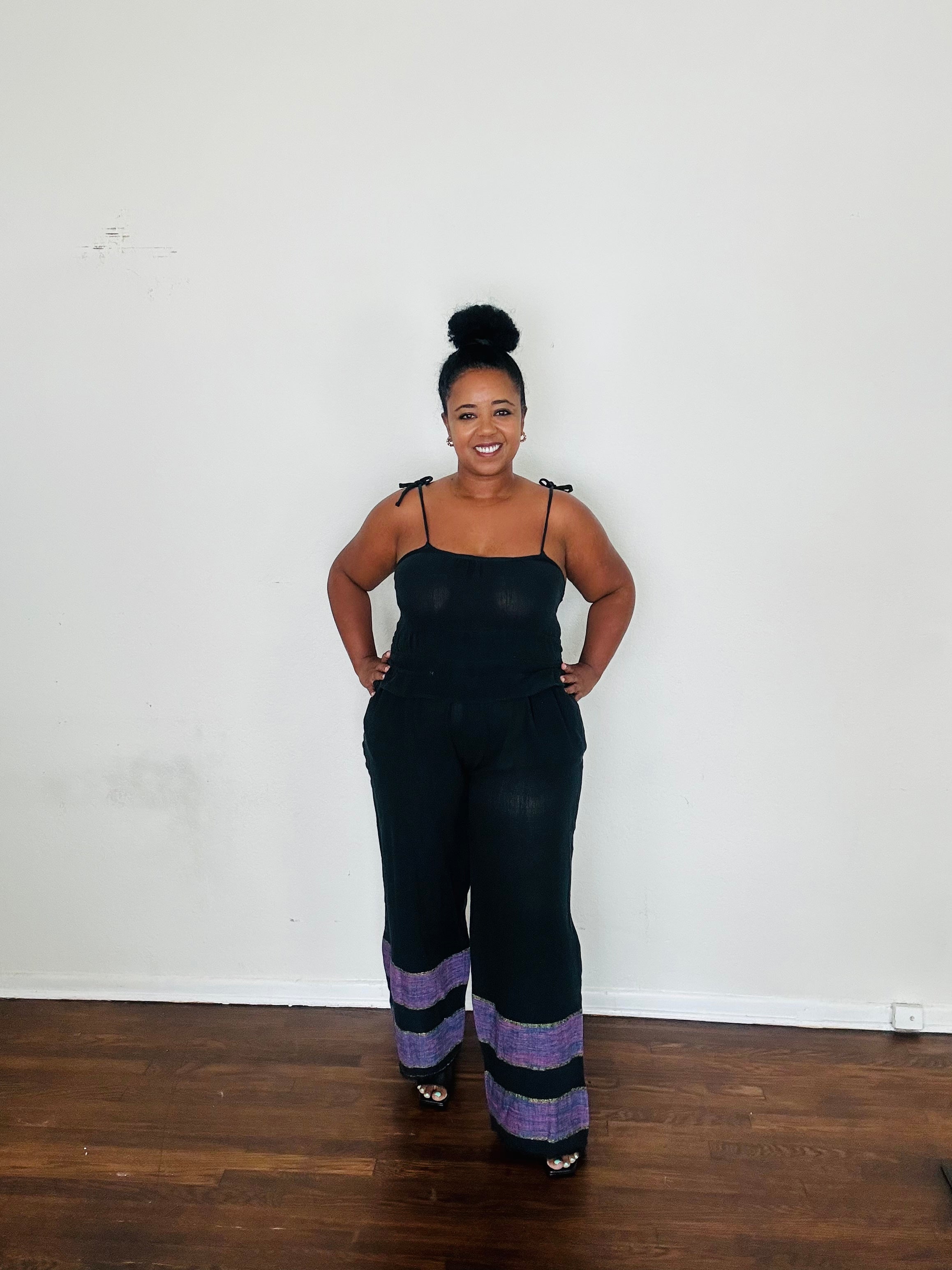 Rahel Pants Noir Drift — handmade 100% cotton pants with relaxed silhouette, elastic waist, side pockets, and breathable design in a timeless black tone.