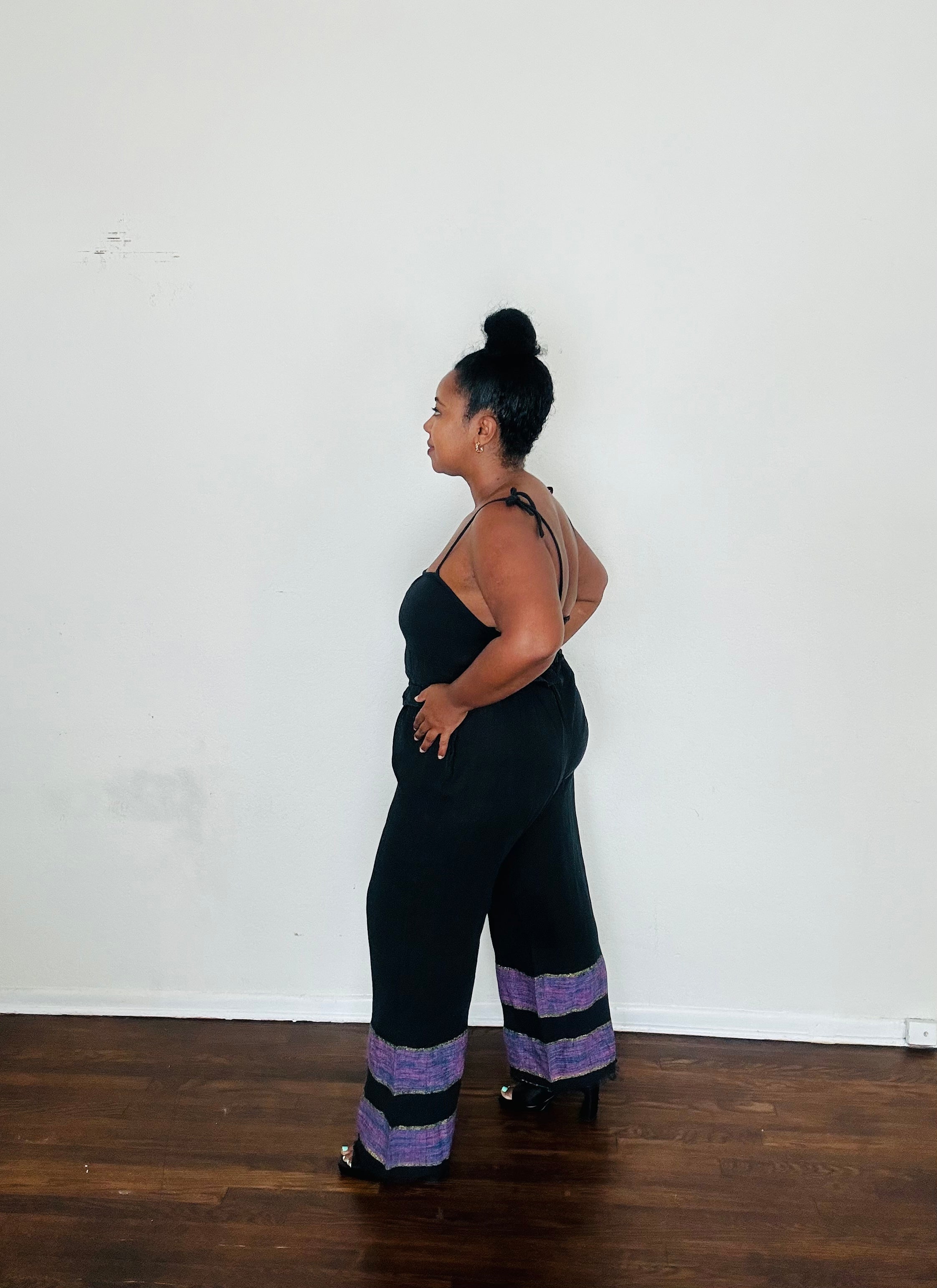 Rahel Pants Noir Drift — handmade 100% cotton pants with relaxed silhouette, elastic waist, side pockets, and breathable design in a timeless black tone.