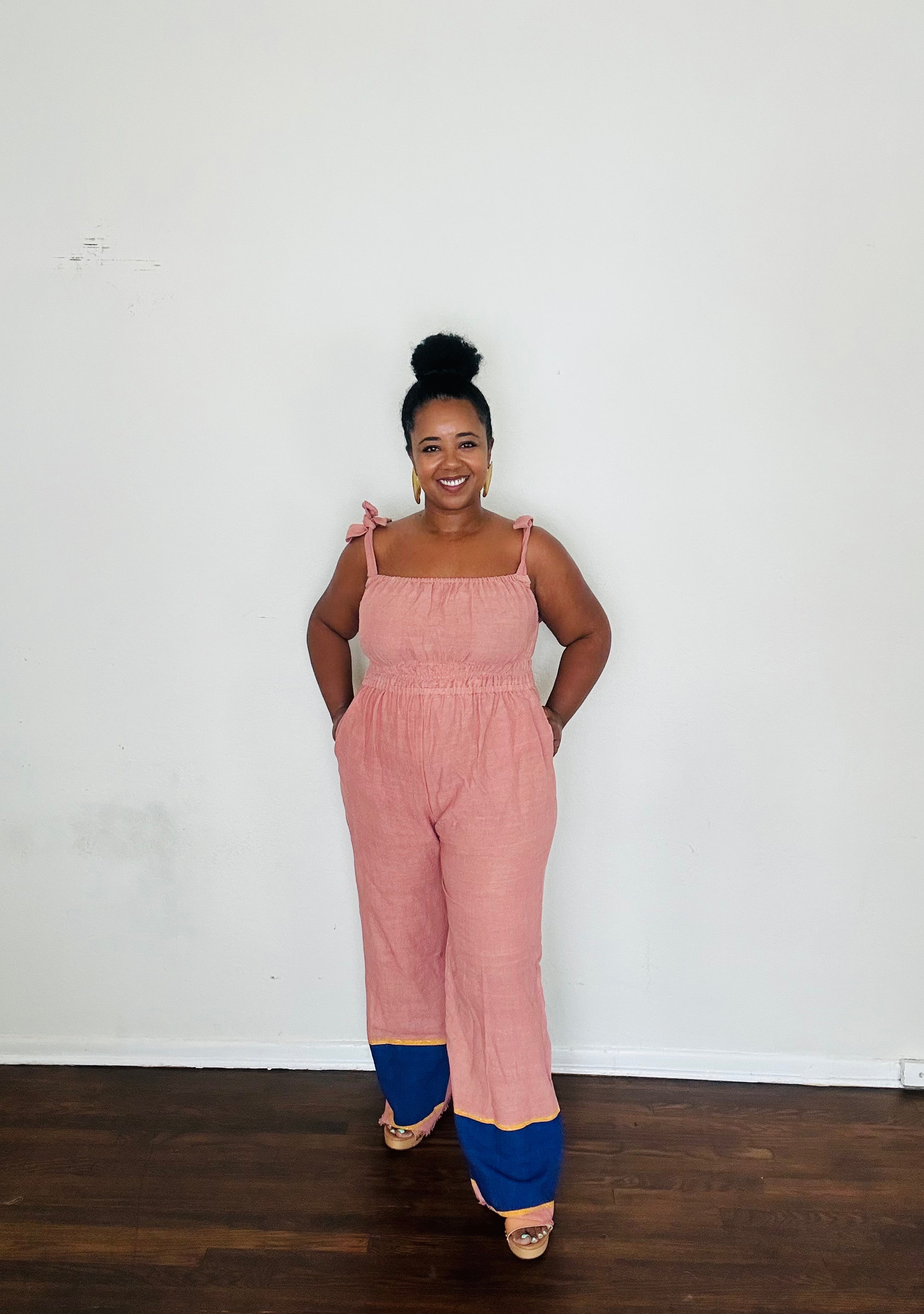 Handmade in Ethiopia from 100% cotton, the Sebie Jumpsuit in Desert Rose brings in this season’s romantic dusty pink trend with effortless LA versatility.